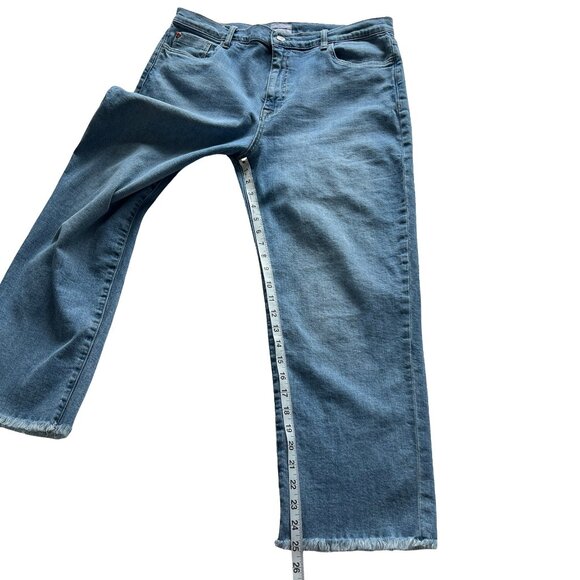 Denim Capri. Light Blue, Size 32, 14 Hudson. Women's Capris - Picture 8 of 11